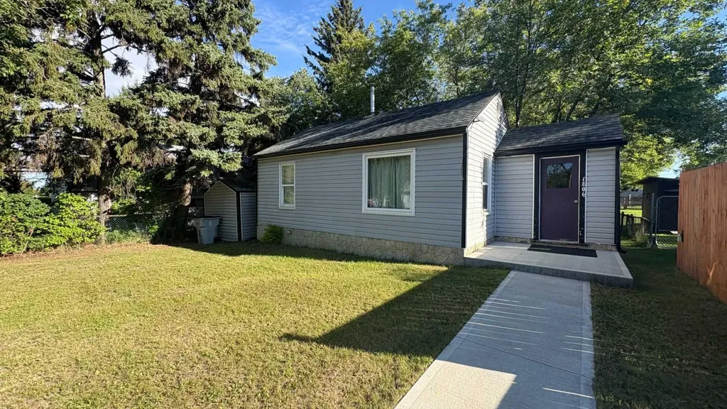 1206 6 Avenue Wainwright AB T9W 1G2