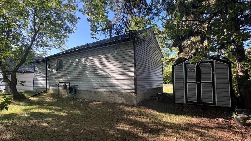 1206 6 Avenue Wainwright AB T9W 1G2