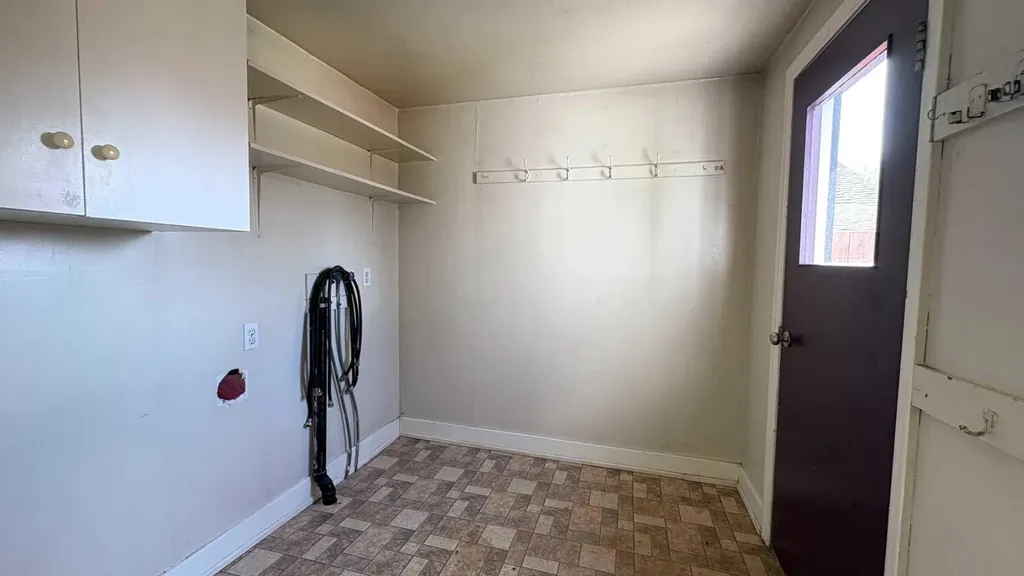 1206 6 Avenue Wainwright AB T9W 1G2