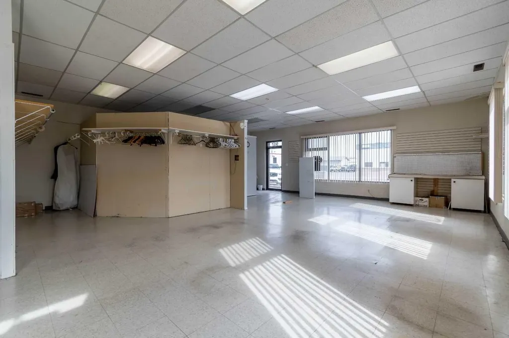 957 South Railway Street SE Medicine Hat AB T1A 2W3