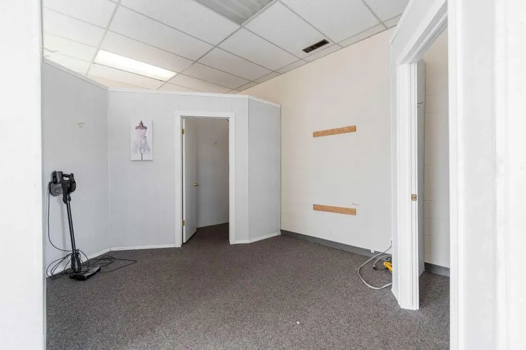 957 South Railway Street SE Medicine Hat AB T1A 2W3