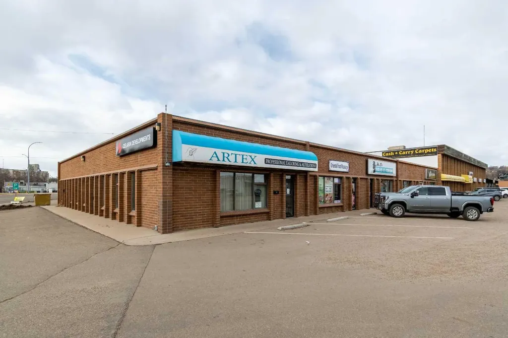 957 South Railway Street SE Medicine Hat AB T1A 2W3