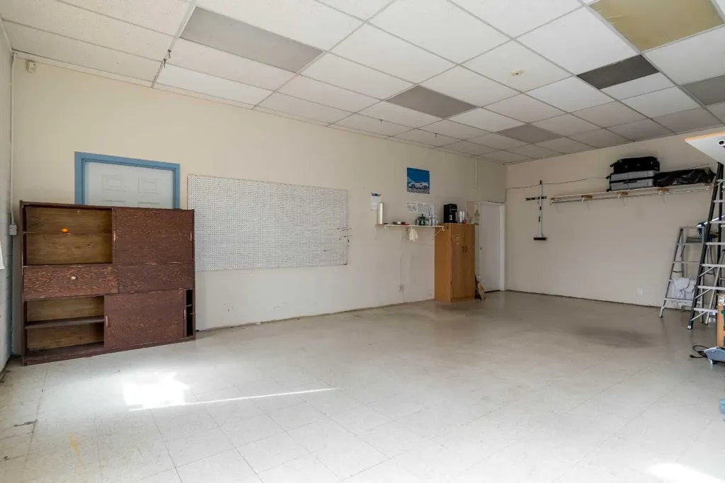 957 South Railway Street SE Medicine Hat AB T1A 2W3