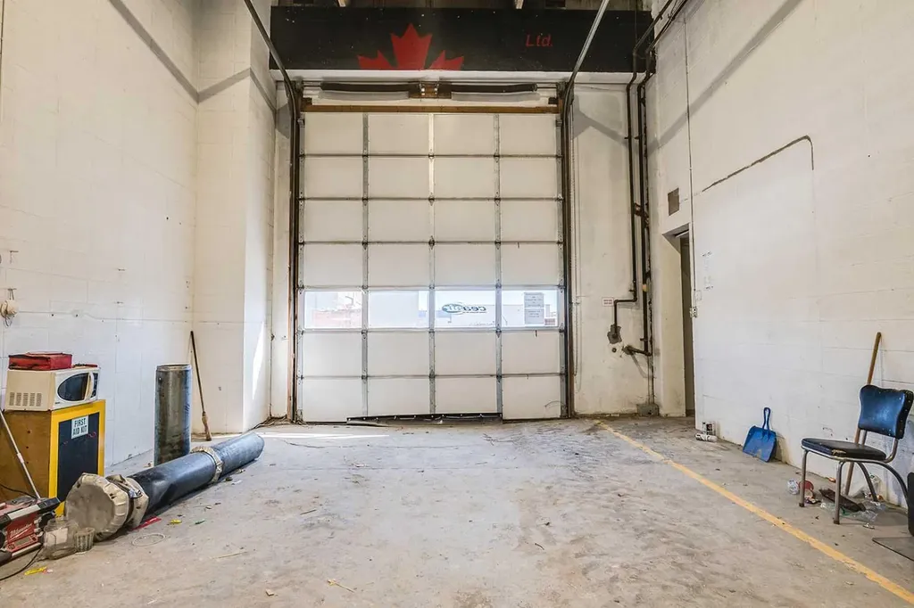 7727 50 Avenue Red Deer AB T4P 1M7