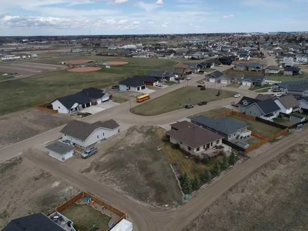 6927 Meadowview Close Stettler AB T4K 1M4