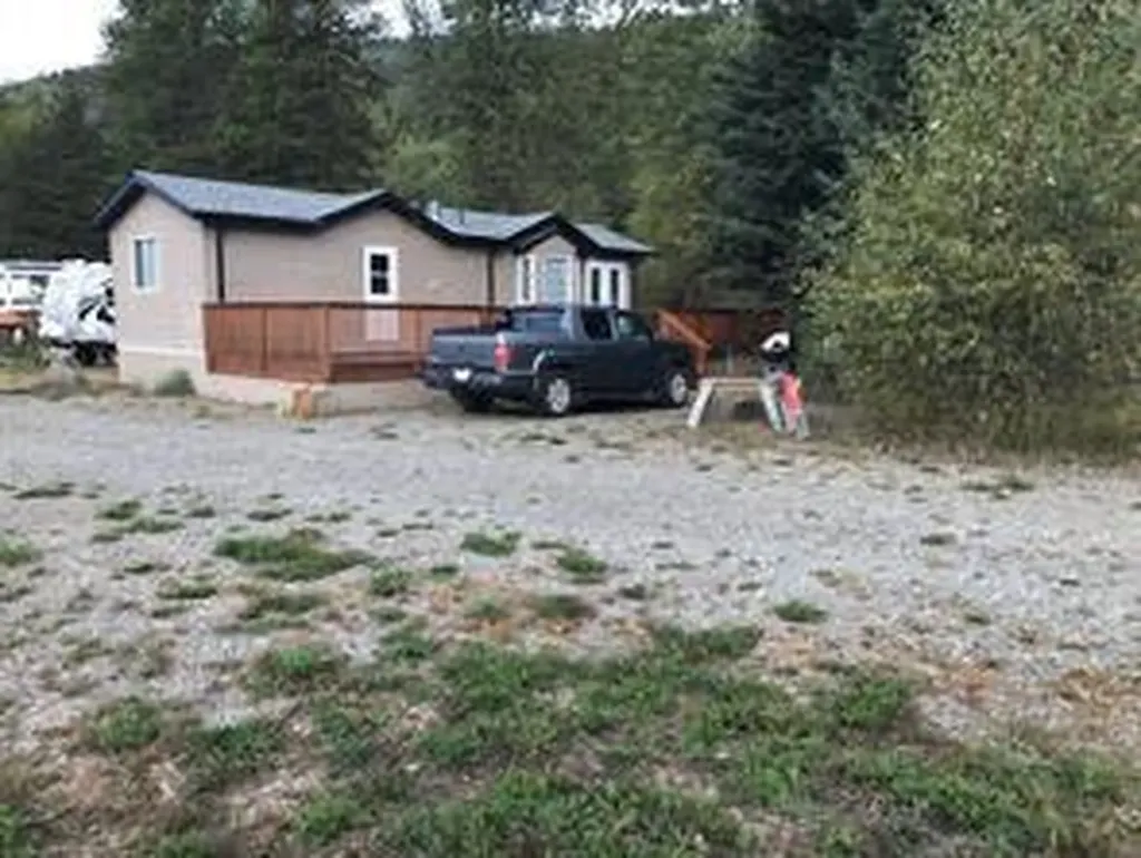 9432 Highway 3 & 95 Out Of Province_alberta BC V0B 2P0