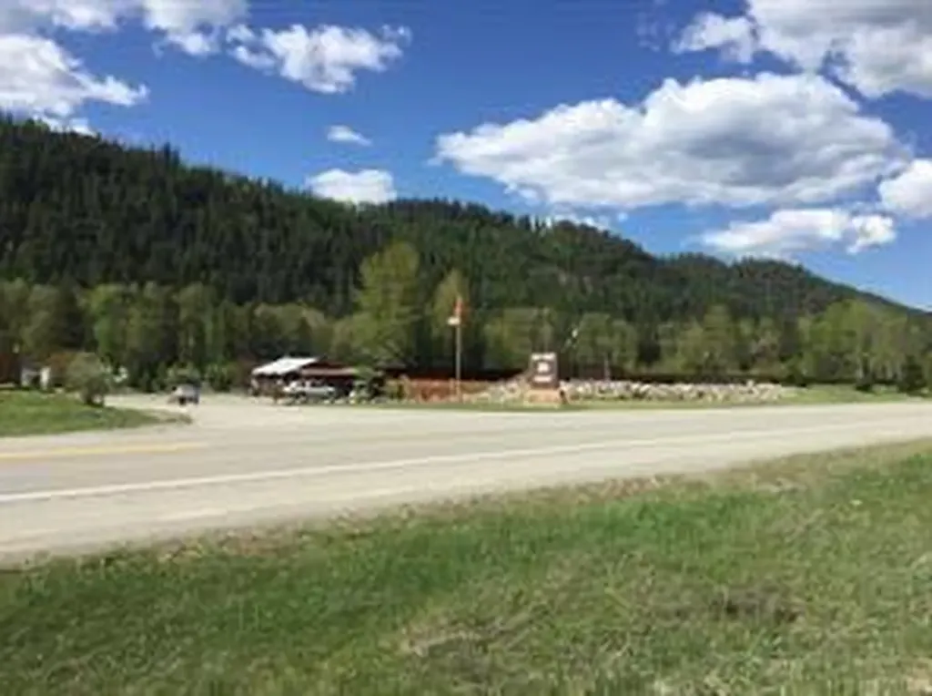 9432 Highway 3 & 95 Out Of Province_alberta BC V0B 2P0