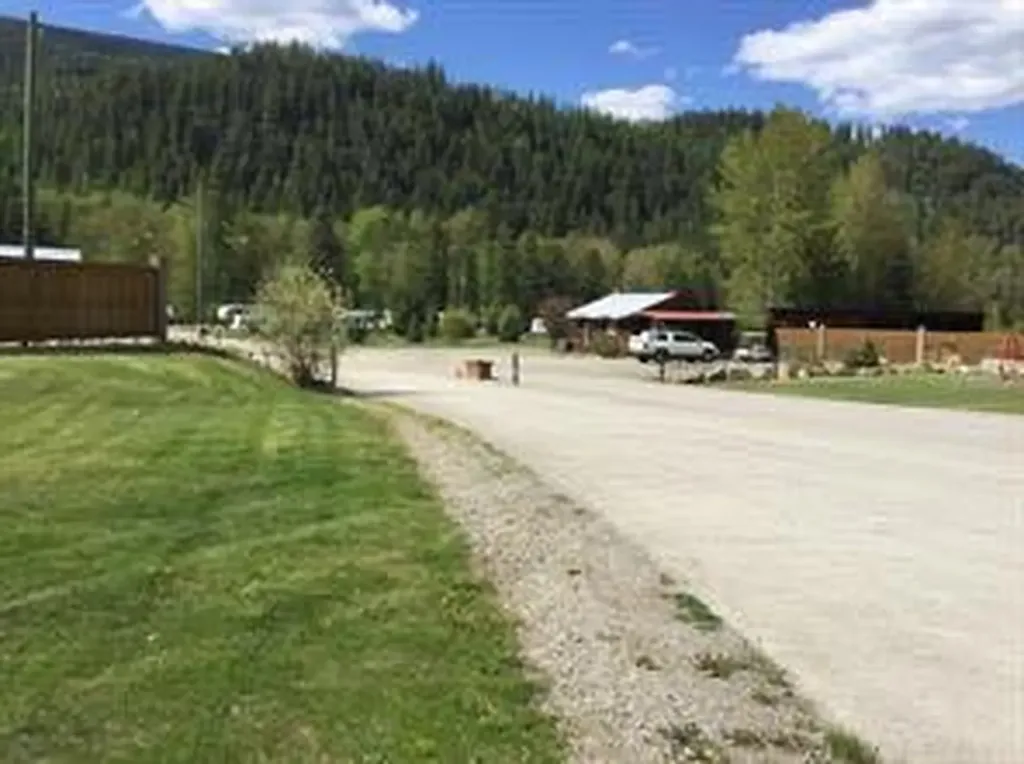 9432 Highway 3 & 95 Out Of Province_alberta BC V0B 2P0