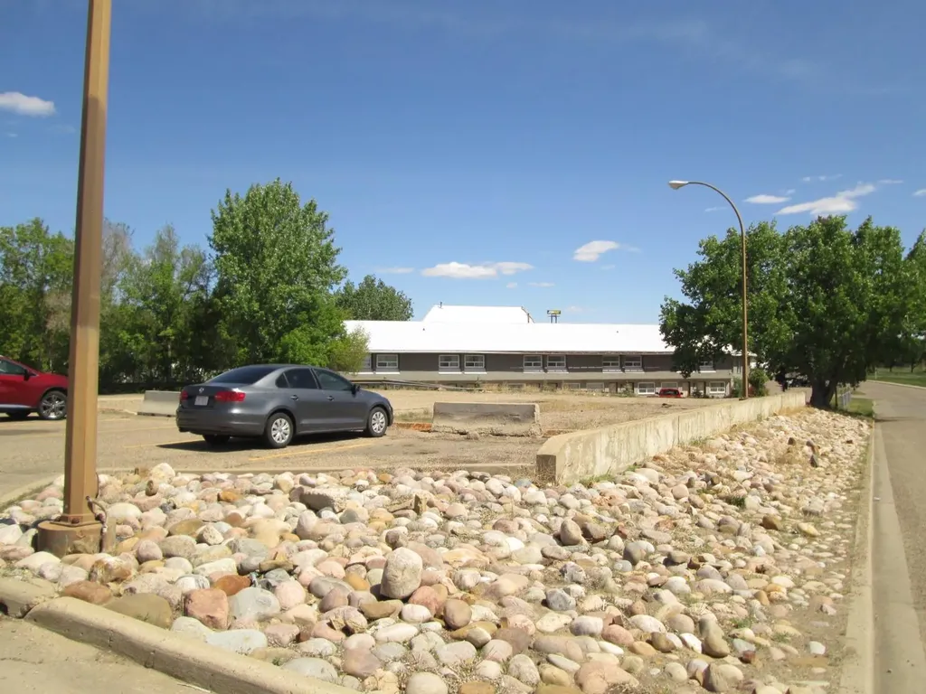 1280 Redcliff Drive SW Medicine Hat AB T1A 5E5
