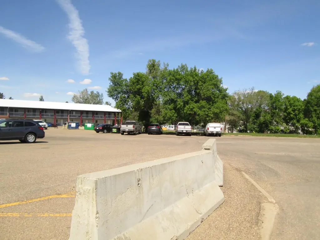 1280 Redcliff Drive SW Medicine Hat AB T1A 5E5