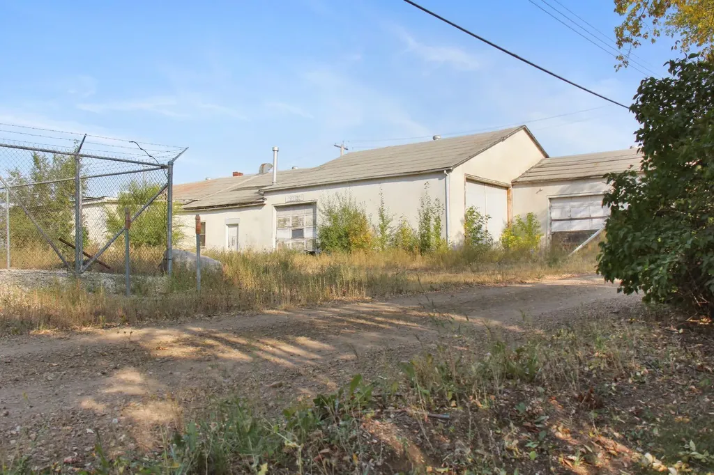 5019 52 Avenue Viking AB T0B 4N0