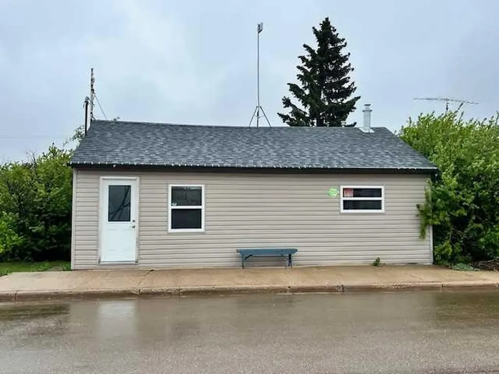 5009 49 Avenue Forestburg AB T0B 1N0