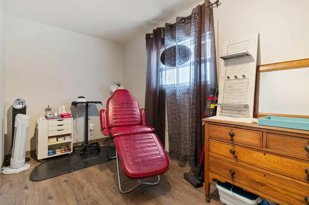 5009 49 Avenue Forestburg AB T0B 1N0