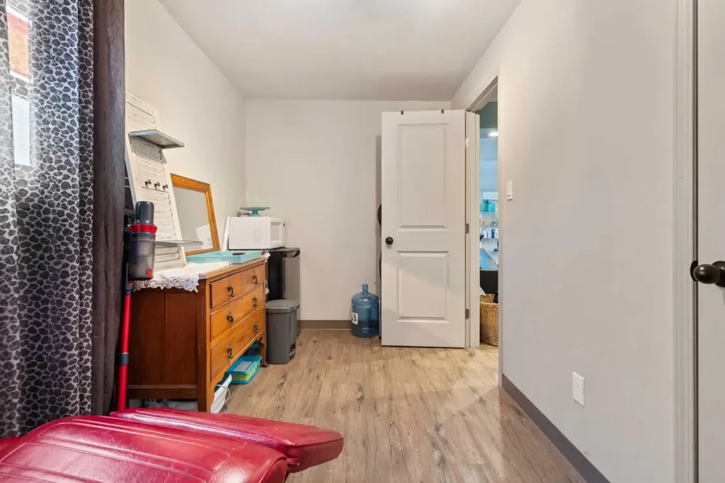 5009 49 Avenue Forestburg AB T0B 1N0