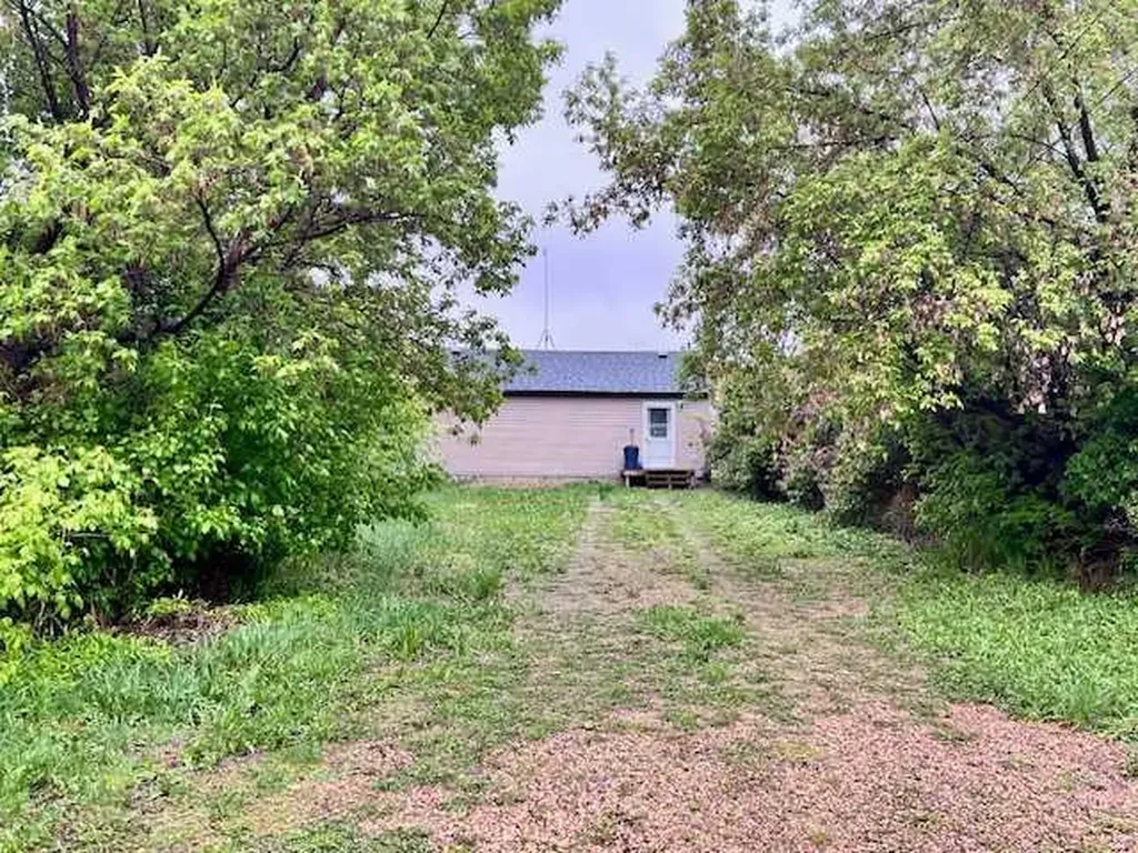 5009 49 Avenue Forestburg AB T0B 1N0