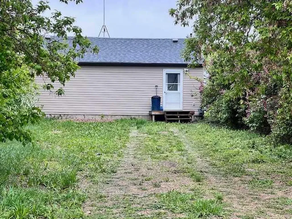5009 49 Avenue Forestburg AB T0B 1N0