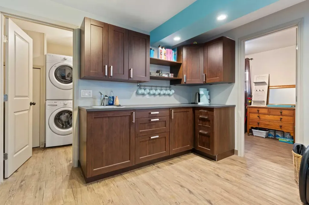 5009 49 Avenue Forestburg AB T0B 1N0