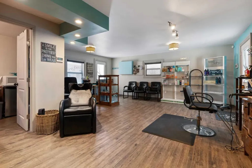 5009 49 Avenue Forestburg AB T0B 1N0