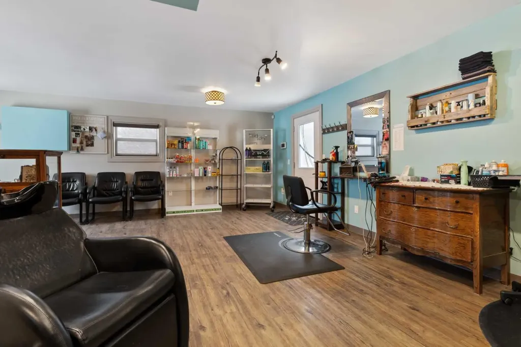 5009 49 Avenue Forestburg AB T0B 1N0