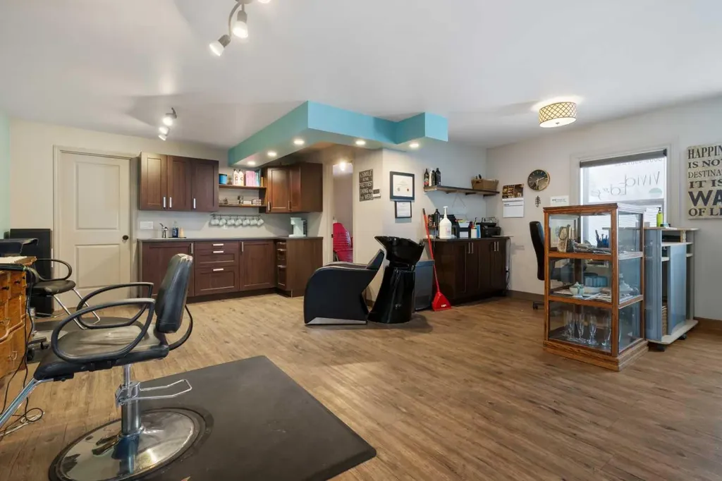 5009 49 Avenue Forestburg AB T0B 1N0