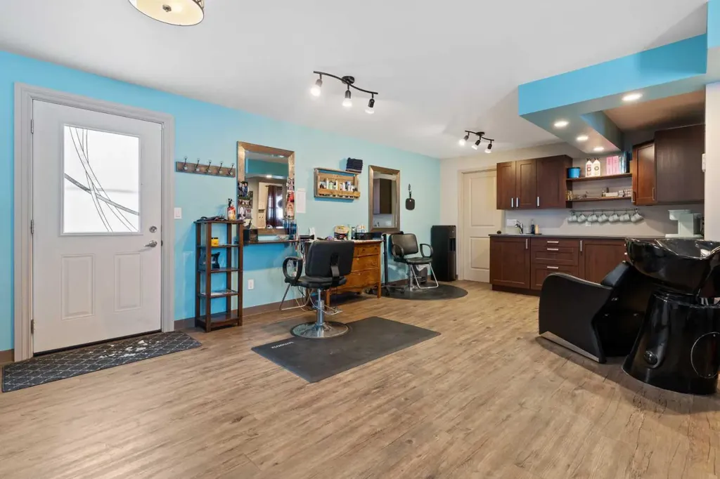 5009 49 Avenue Forestburg AB T0B 1N0