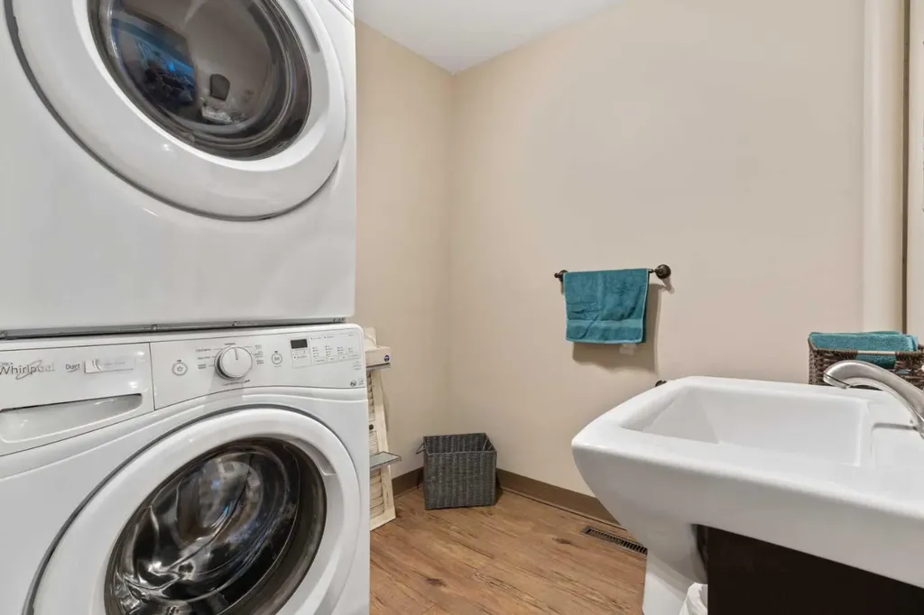 5009 49 Avenue Forestburg AB T0B 1N0