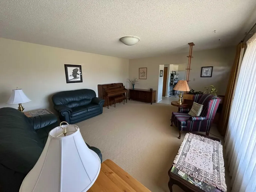 5405 50 Street Castor AB T0C0X0