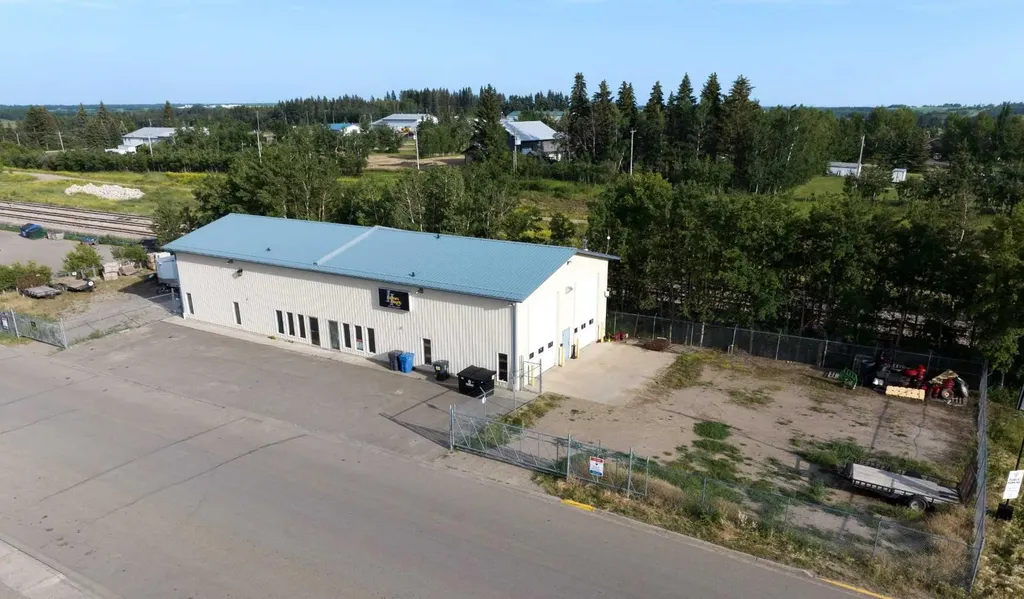 4911 50 Avenue Eckville AB T0M 0X0