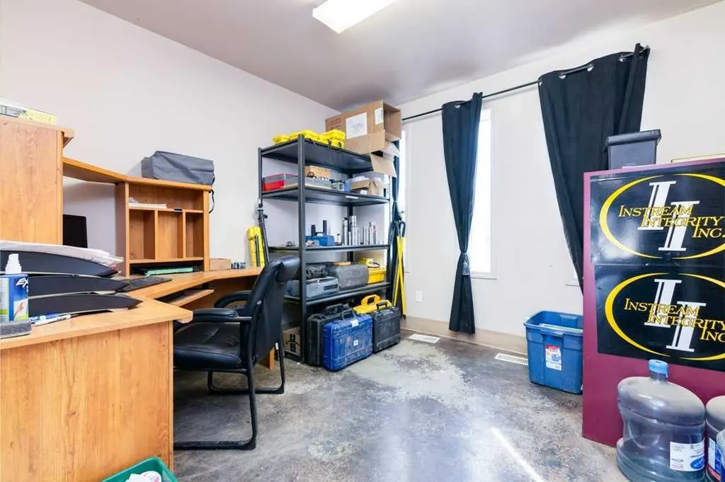 4911 50 Avenue Eckville AB T0M 0X0
