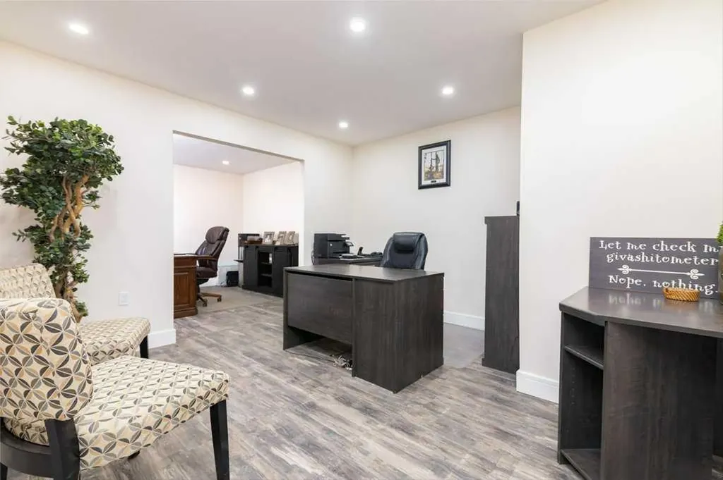 4911 50 Avenue Eckville AB T0M 0X0