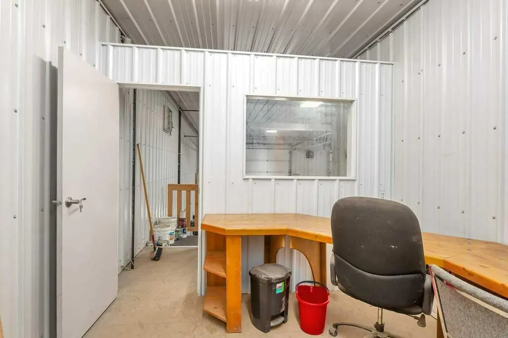 4911 50 Avenue Eckville AB T0M 0X0