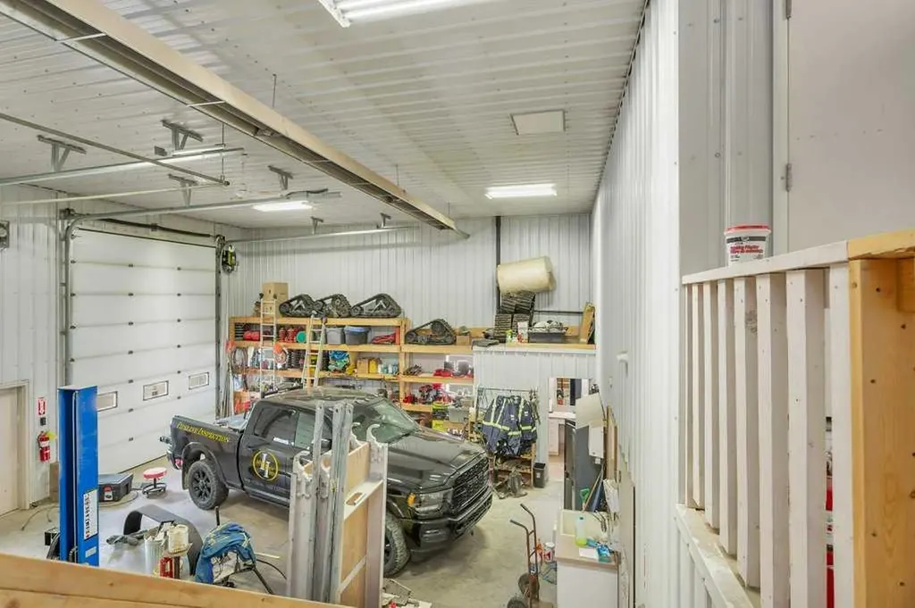 4911 50 Avenue Eckville AB T0M 0X0