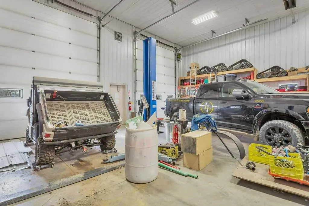 4911 50 Avenue Eckville AB T0M 0X0