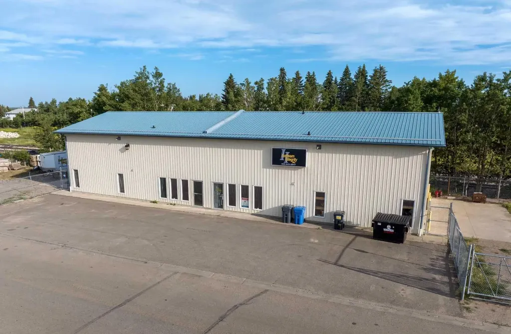 4911 50 Avenue Eckville AB T0M 0X0