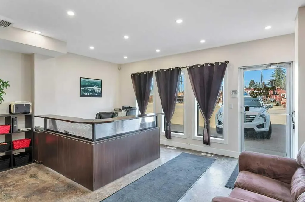 4911 50 Avenue Eckville AB T0M 0X0