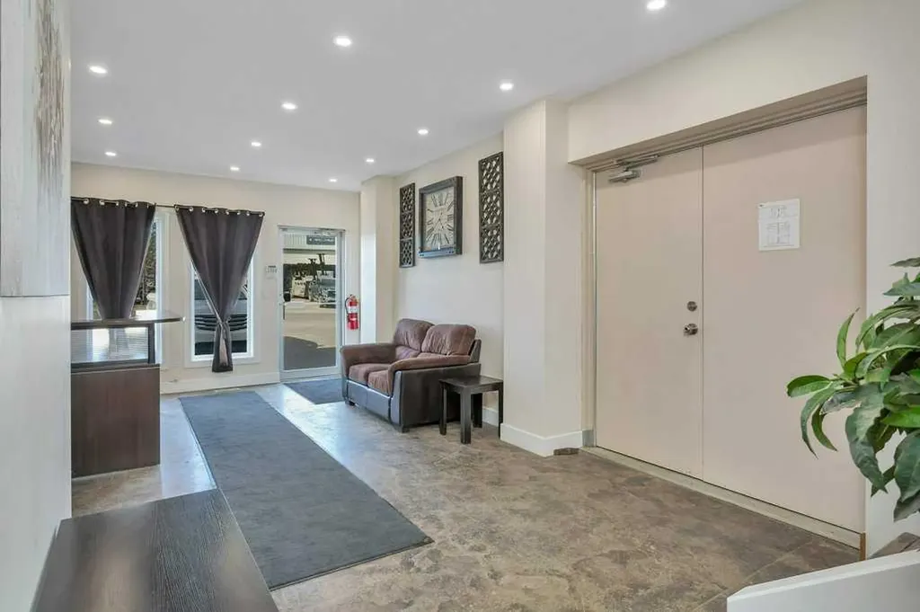 4911 50 Avenue Eckville AB T0M 0X0