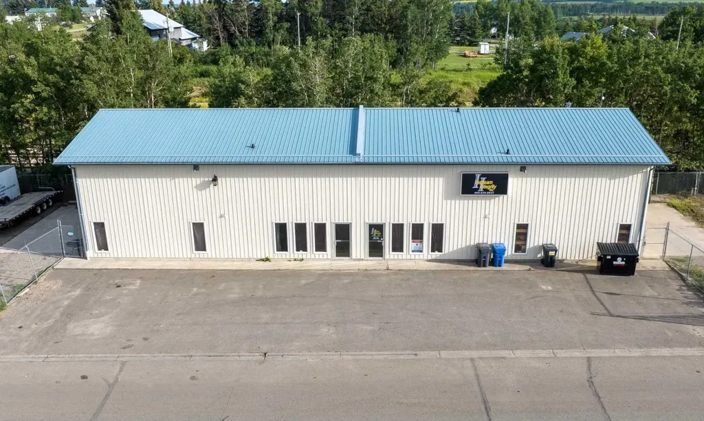 4907 And 4911 50 Avenue Eckville AB T0M 0X0