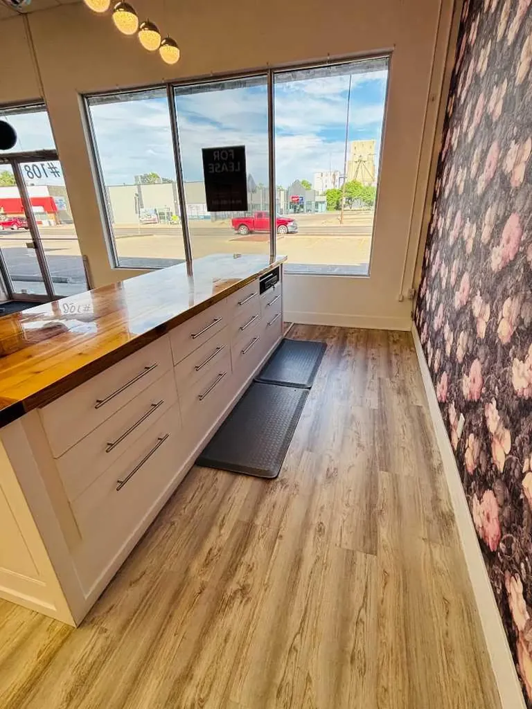 1310 Kingsway Avenue SE Medicine Hat AB T1A 2Y4
