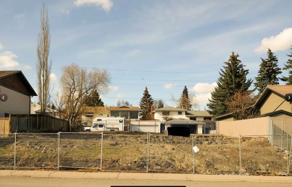 328 Silver Crest Drive NW Calgary AB T3B2Y2