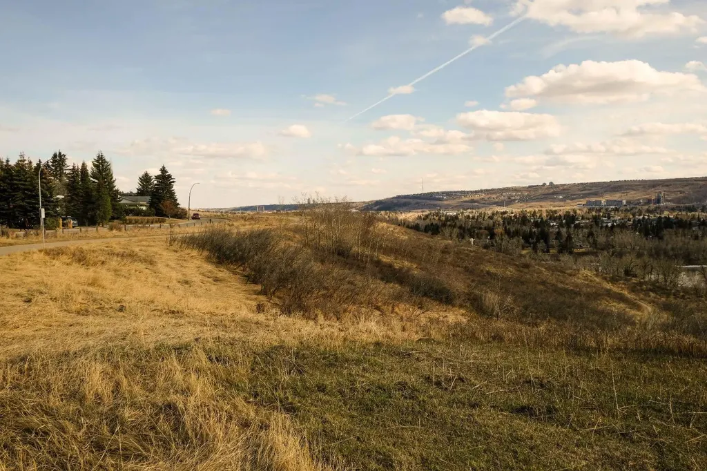 328 Silver Crest Drive NW Calgary AB T3B2Y2