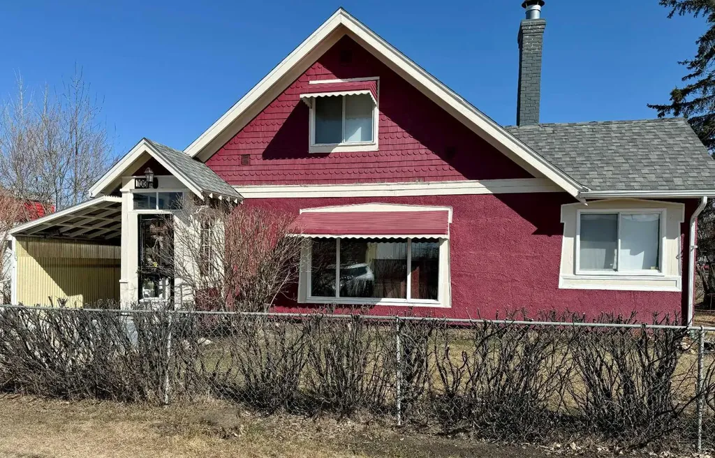 103 Centre Street Mclennan AB T0H 2L0