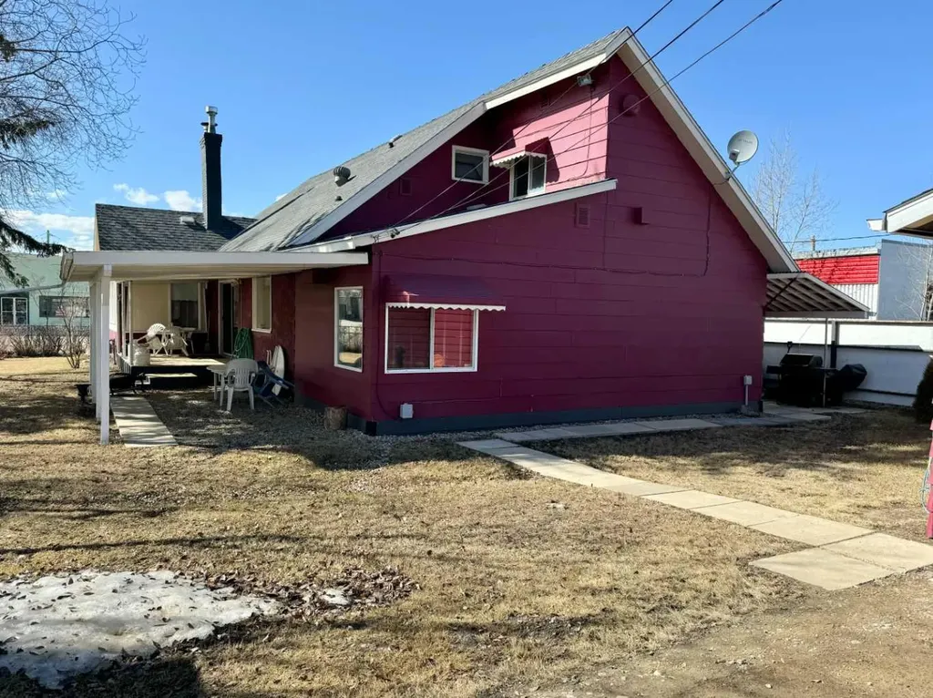 103 Centre Street Mclennan AB T0H 2L0