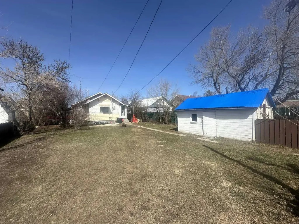 107 4 Avenue E Hanna AB T0J 1P0