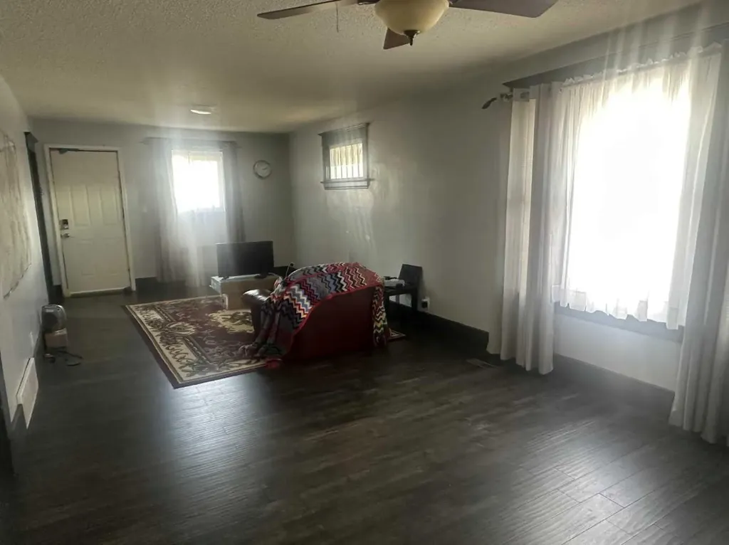 107 4 Avenue E Hanna AB T0J 1P0
