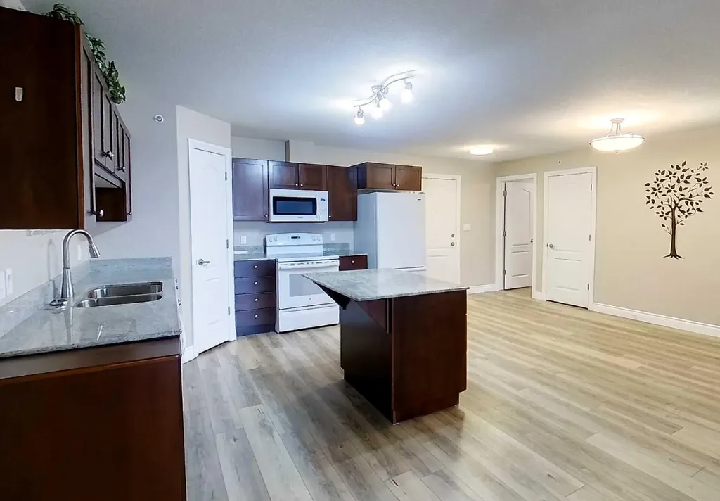 5037 7 Avenue Edson AB T7E0A8