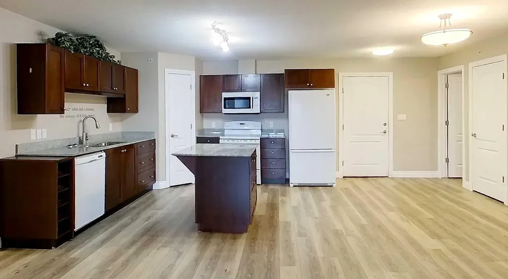 5037 7 Avenue Edson AB T7E0A8