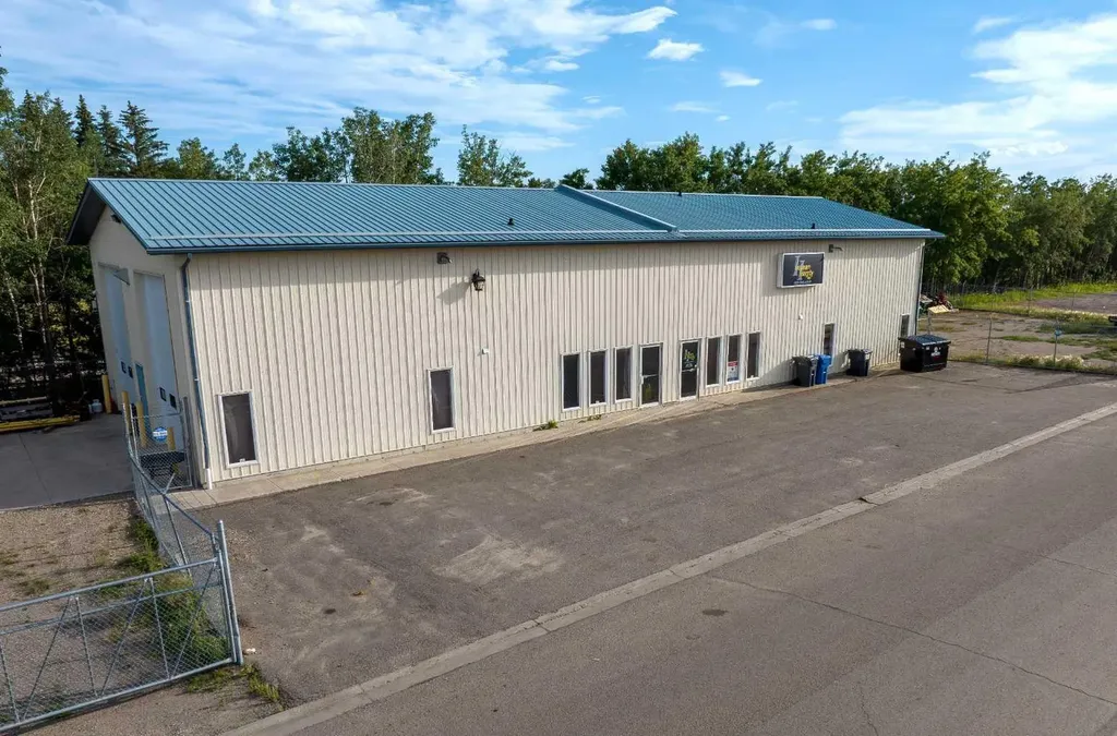4907 50 Avenue Eckville AB T0M 0X0