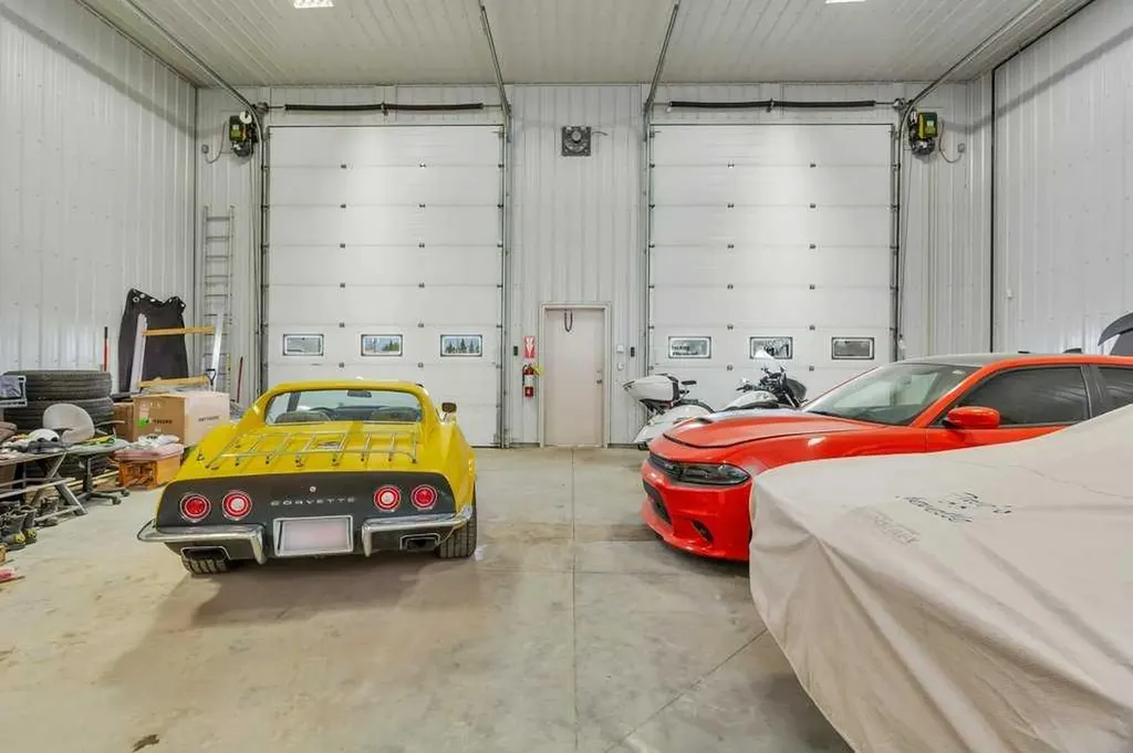 4907 50 Avenue Eckville AB T0M 0X0