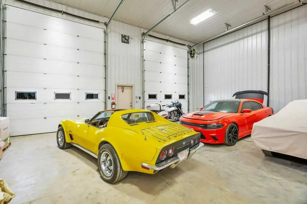 4907 50 Avenue Eckville AB T0M 0X0