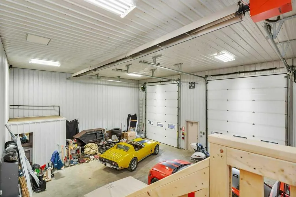4907 50 Avenue Eckville AB T0M 0X0